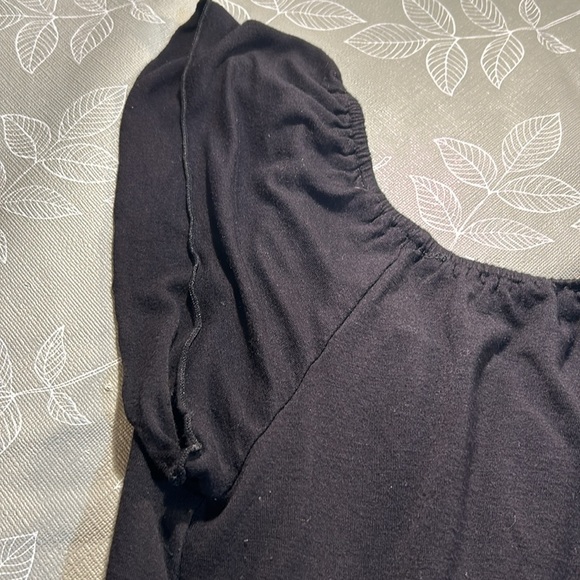 Ladies Sleeveless Ruffled Shirt. - Picture 6 of 6